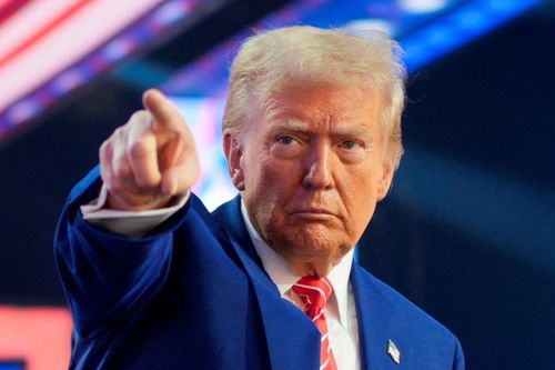 Tổng thống Trump xem xét 'hành động' trước khi đàm phán với Iran