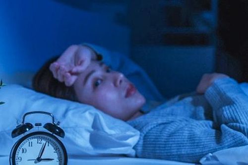 Bác sĩ tại nhà: Thức giấc, ngủ chập chờn trong đêm có đáng lo ngại?