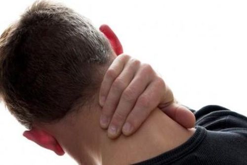 Đau cổ, vai, thắt lưng thường xuyên coi chừng bị bệnh rễ thần kinh