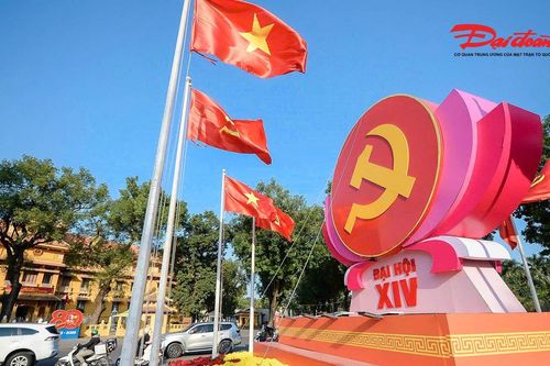Hà Nội trang hoàng rực rỡ chào mừng Đại hội XIV