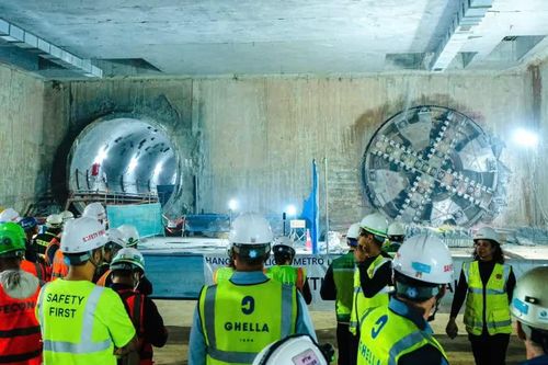 Máy đào hầm đường sắt đô thị số 2 tiến đến Ga S11 - Văn Miếu