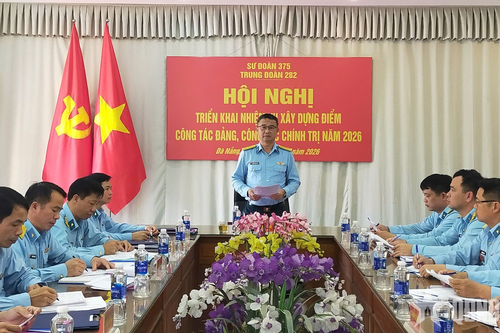 Trung đoàn Tên lửa 282 triển khai thực hiện tốt nhiệm vụ xây dựng điểm công tác Đảng, công tác chính trị