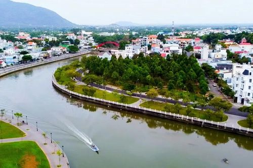 Phố phường Bà Rịa khoác 'áo' mới