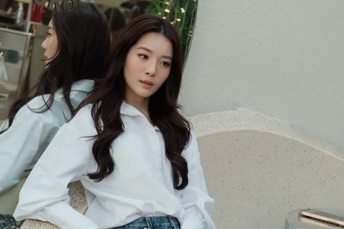 Karen Nguyễn diện sơ mi trắng 'đẹp bất bại' tối giản nhưng khỏe khoắn