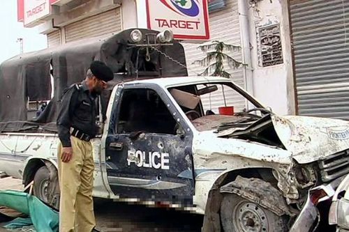 Đánh bom nhằm vào xe cảnh sát ở Pakistan