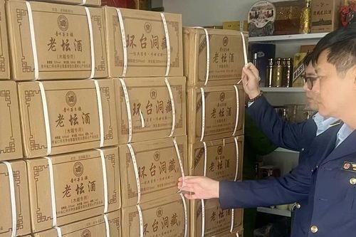 Tiêu hủy hơn 2.200 chai rượu nhập lậu tại Hưng Yên