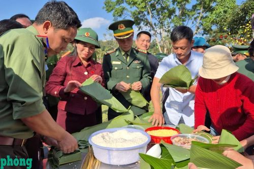 'Xuân Biên phòng ấm lòng dân bản' nơi biên giới Thượng Trạch