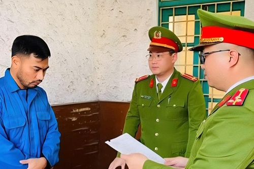 Giám đốc ngân hàng chiếm đoạt hàng tỷ đồng bằng thủ đoạn lừa khách hàng đáo hạn