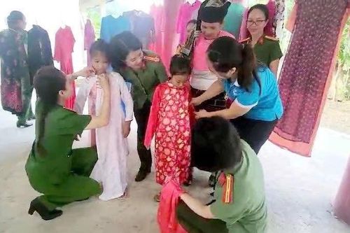 Phát động 'ngày nhân ái' trong toàn lực lượng Phụ nữ Công an nhân dân