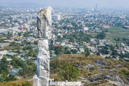 Hình hài hòn Vọng Phu sau khi được tu bổ 17 tỷ đồng