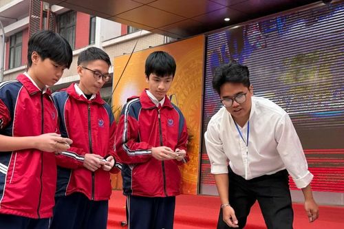 Gần 2.000 học sinh đắm mình cùng Robotics, AI, STEM