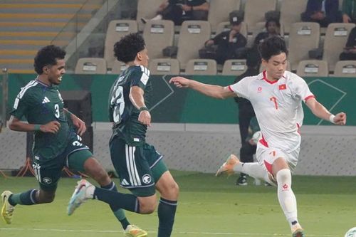 Video Đình Bắc ghi tuyệt phẩm 'xé lưới' U23 Ả Rập Xê Út