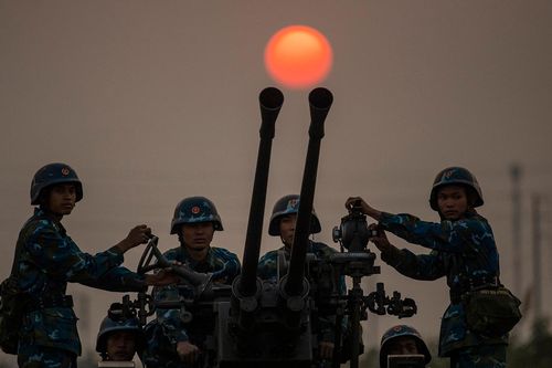 Pháo phòng không luyện tập sẵn sàng chiến đấu, góp phần bảo vệ Đại hội Đảng
