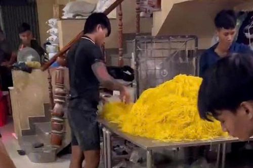 Chất cấm trong mì sợi ở TPHCM: Nguy cơ ngộ độc, vô sinh và ung thư rình rập