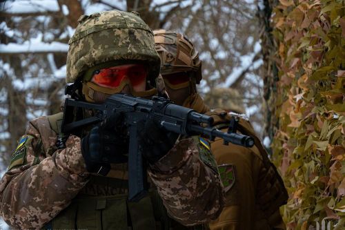 Ukraine cản bước quân Nga ở tỉnh Kharkiv, nhận thêm chiến xa từ phương Tây