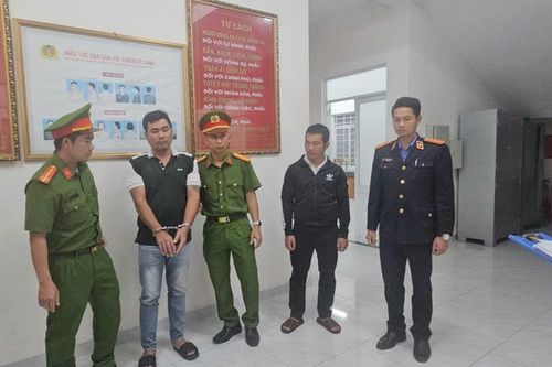 Khởi tố 2 đối tượng đánh người trọng thương vì từ chối uống bia