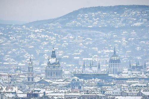Băng giá gây xáo trộn hoạt động hàng không ở các nước châu Âu