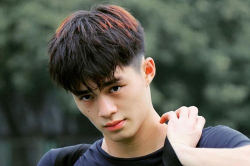 Vẻ đẹp tựa người mẫu của thủ môn Trần Trung Kiên