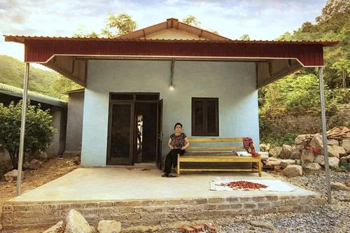 Những ngôi nhà mới ở bản người Mông