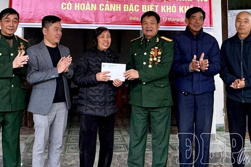 Bàn giao nhà tình nghĩa cho hội viên cựu thanh niên xung phong