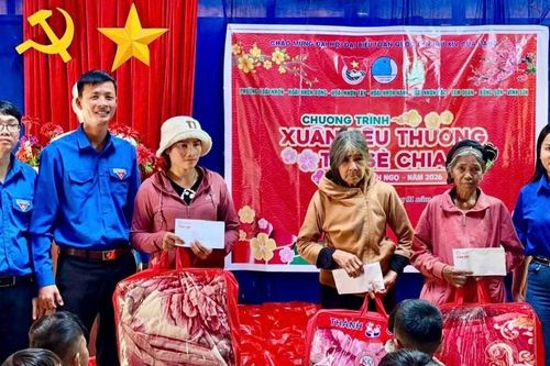 Mang 'Xuân yêu thương - Tết sẻ chia' đến xã Vĩnh Sơn