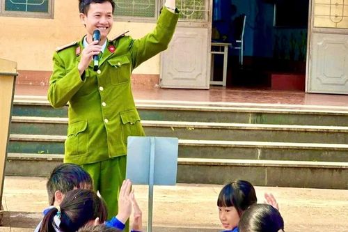 Trường Tiểu học và THCS Lê Văn Tám tuyên truyền an toàn giao thông, an ninh học đường