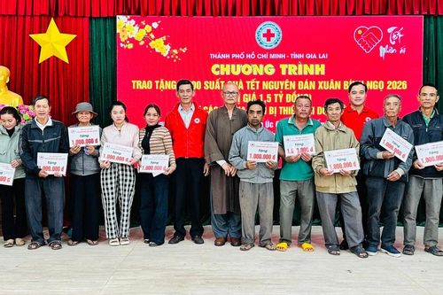 Gia Lai: Trao hơn 1.600 suất quà 'Tết Nhân ái' cho hộ nghèo và người dân bị thiệt hại do bão lũ