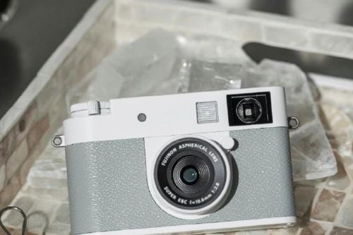 Fujifilm X half: Máy ảnh compact cảm biến 1 inch rò rỉ phiên bản màu trắng mới