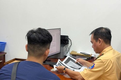 TP.HCM: Xử phạt nam thanh niên hóa trang lái mô tô phân khối lớn vi phạm giao thông
