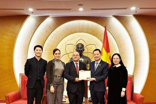 Phó Chủ tịch Nhóm Nghị sĩ hữu nghị Việt Nam - Cuba tiếp Phó Đại sứ Cuba tại Việt Nam