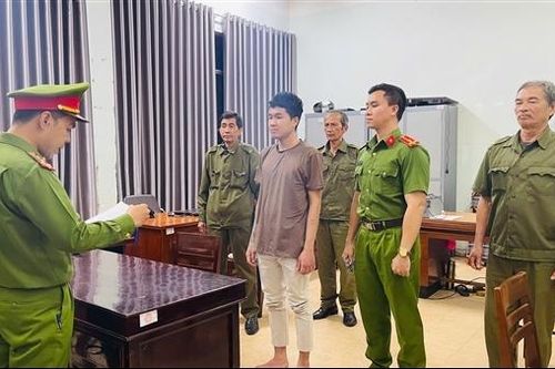 Kẻ đâm chết người tình của mẹ từng 'đi lạc' ở Khánh Hòa
