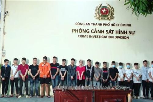 Điều tra, xử lý nghiêm vụ hai nhóm thanh niên mang hung khí đánh nhau giữa đường phố