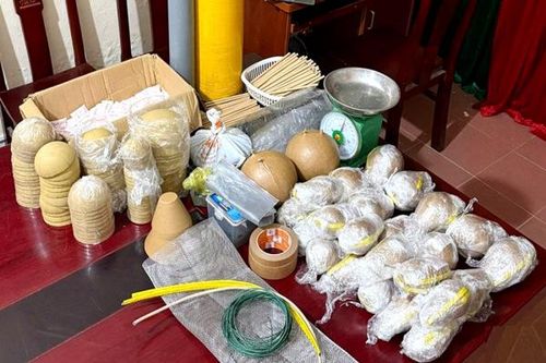 Tự chế pháo nổ, nam sinh lớp 11 bị khởi tố