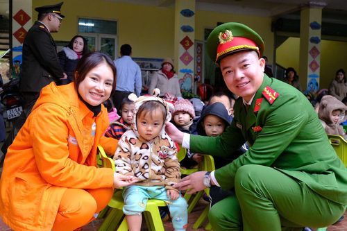 Công an Thủ đô gieo niềm tin, thắp sáng vùng cao