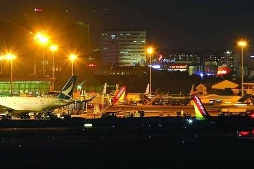 Tăng bay đêm, giảm hủy chuyến phục vụ người dân