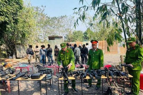 Mang súng bắn đạn nhựa chơi đánh trận giả, 23 thanh niên bị công an xử lý