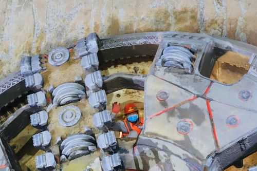 Robot đào hầm số 2 mang tên Táo Bạo về đến ga Văn Miếu