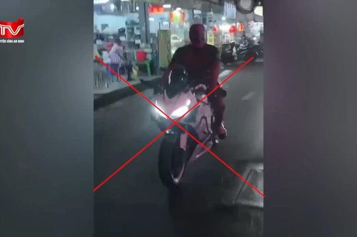 Xử phạt người hóa trang Deadpool chạy mô tô phân khối lớn vi phạm giao thông