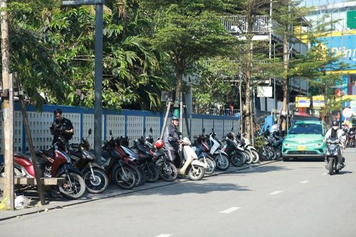 Cấm đậu xe trên vỉa hè các tuyến phố ở trung tâm TP. Huế