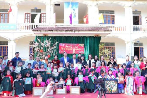Hành trình gửi gắm yêu thương và tri thức