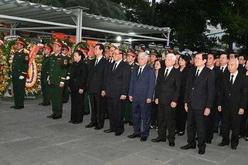 Lãnh đạo Đảng, Nhà nước viếng Đại tướng, Anh hùng Lực lượng vũ trang nhân dân Lê Văn Dũng