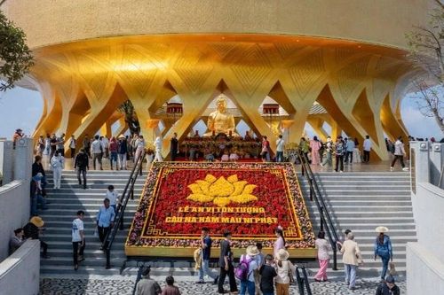 Lý giải sắc vàng của Tôn tượng Đức Phật Câu Na Hàm Mâu Ni ở núi Bà Đen
