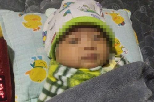 Bé sơ sinh bị bỏ rơi trong đêm