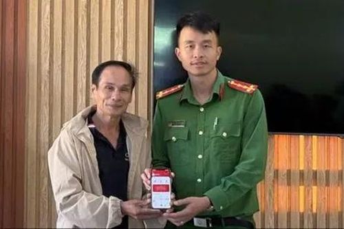 Người đàn ông nhận lại 2,5 tỷ đồng do chuyển khoản nhầm