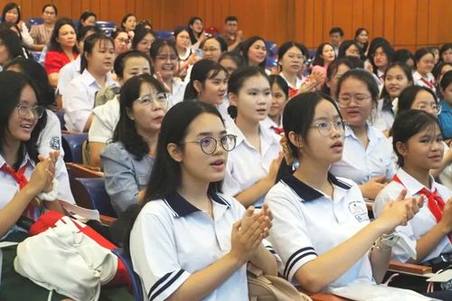 Hành trình nhiều màu sắc trong Hội thi 'Văn hay chữ tốt'