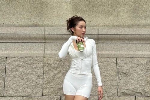 Hot mom Huyền 2K4 ngày càng 'tỏa sáng' từ body đến gương mặt