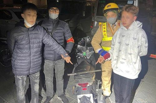 Hà Nội liên tiếp phát hiện thanh niên mang vũ khí 'dạo phố' đêm