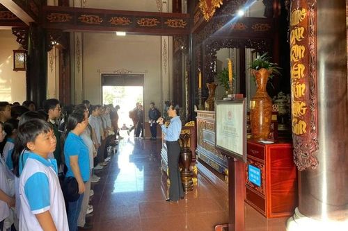 Trường học TPHCM siết chặt việc đăng tải thông tin học sinh trên mạng xã hội