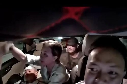 CSGT đưa người dân đến bệnh viện cấp cứu gây 'sốt' mạng xã hội