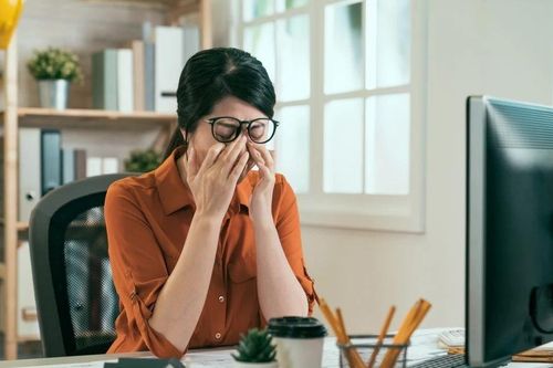 'Năng lượng tích cực độc hại' của người trẻ dịp cuối năm